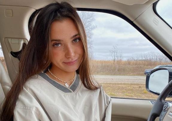 What is Hannah Meloche Net Worth?