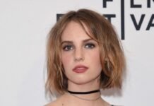 How Can I Contact Maya Hawke? Maya Hawke Contact Details