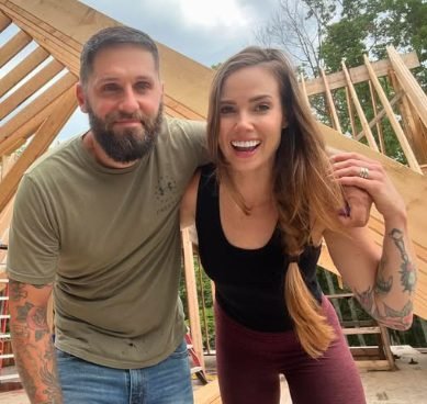 Erin and Josh Myers from Wild Wonderful Off-Grid