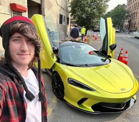 Gaming YouTuber KreekCraft